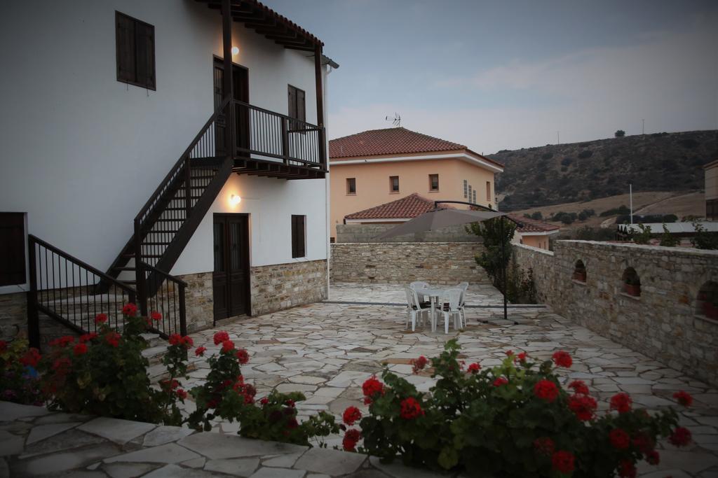 Charoullas Traditional Mansion Villa Alaminos ภายนอก รูปภาพ