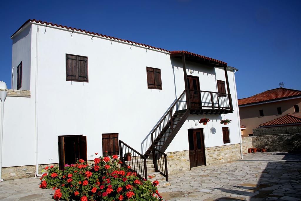 Charoullas Traditional Mansion Villa Alaminos ภายนอก รูปภาพ